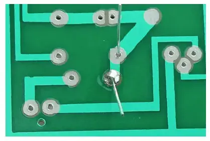 solda correta com estanho em perfeito estado