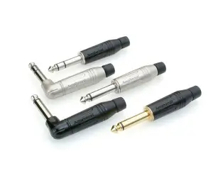 varios plugs tipo p10 da marca Amphenol