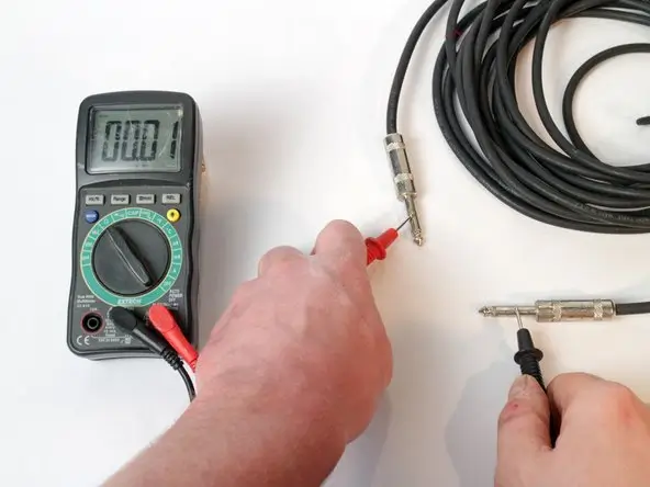 testando a continuidade do cabo p10 GND