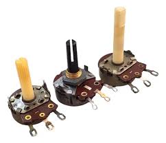 Imagem de um potenciometro antigo eixo longo